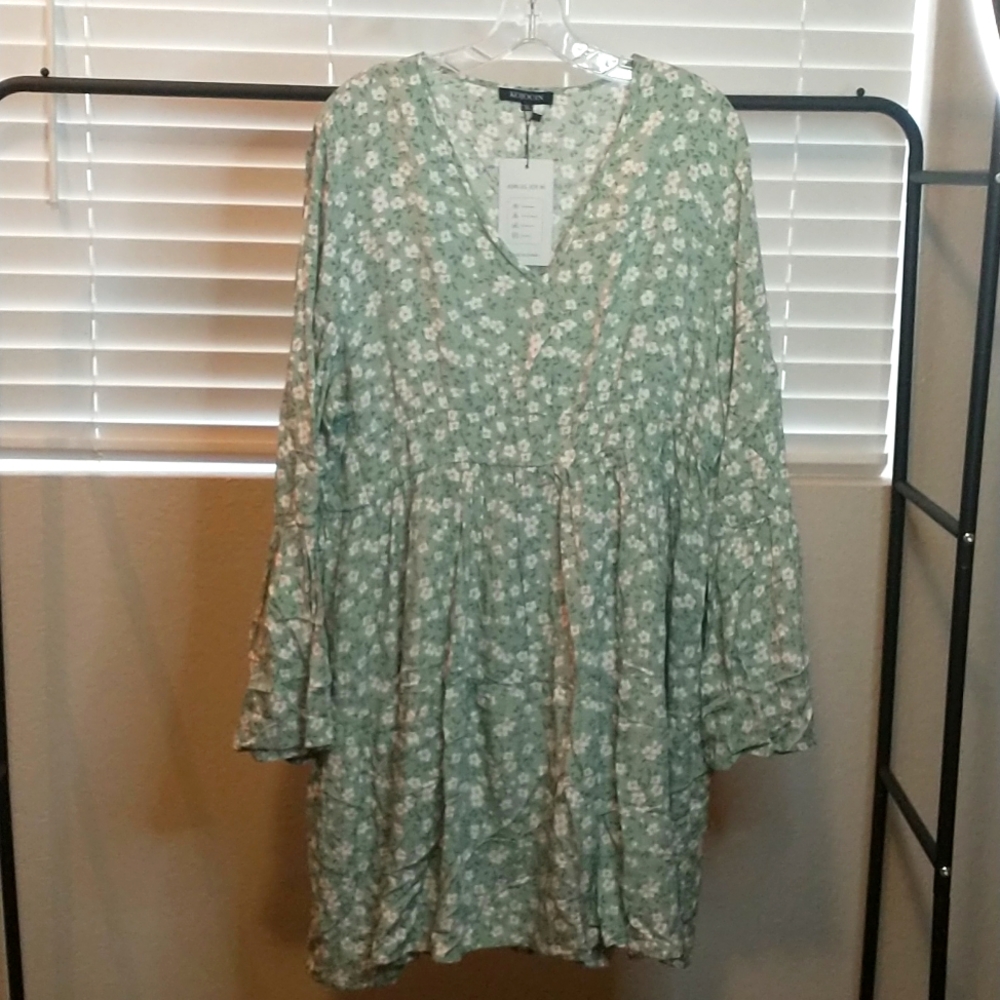 Long sleeve light green floral dress NWT size XL